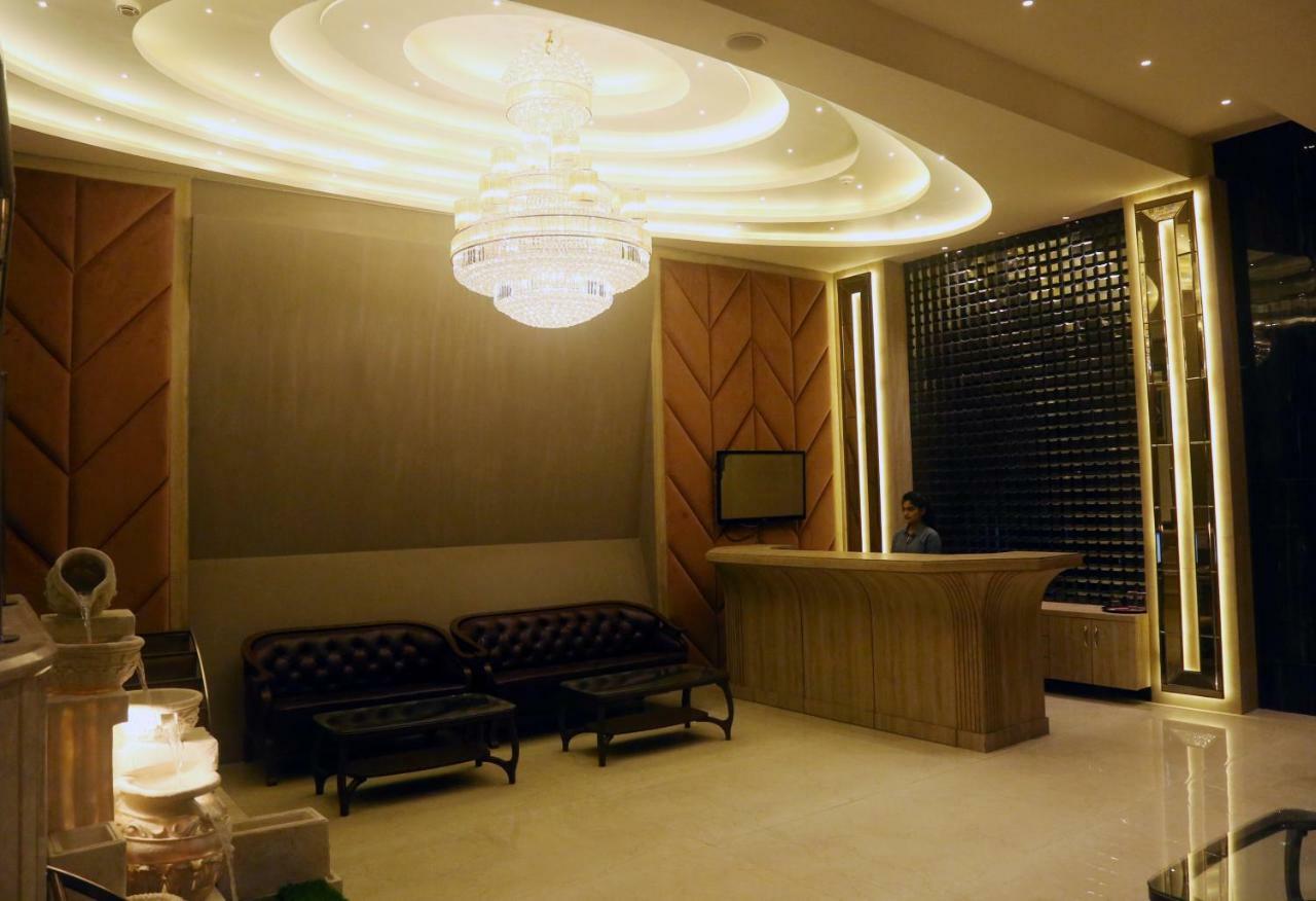 Om Clarks Inn Raebareli Exterior foto