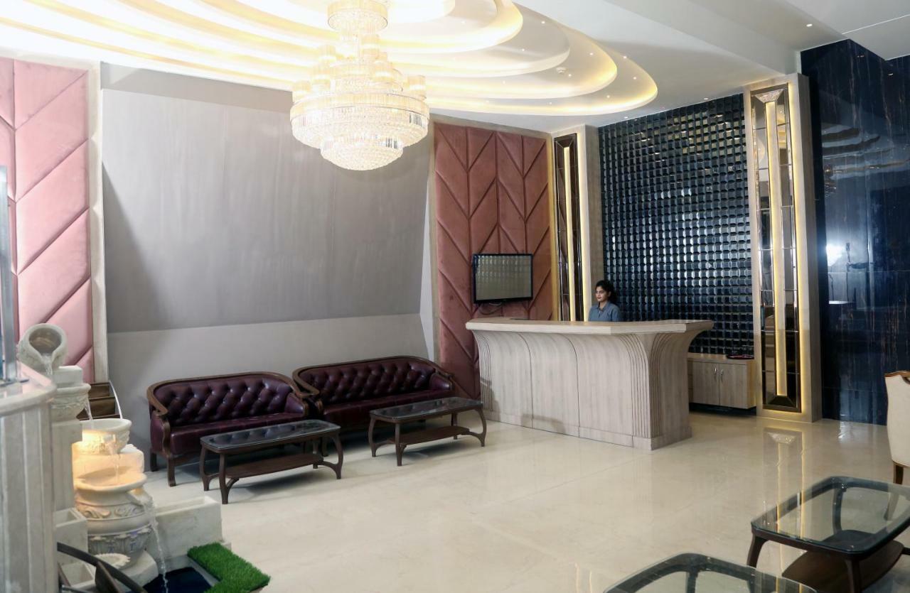 Om Clarks Inn Raebareli Exterior foto